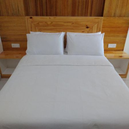 Motel Funduq Al Busyra à Pantai Cenang  Extérieur photo